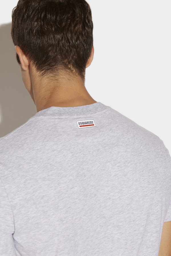 The Round Up V-Neck T-Shirt D2 FANTASY